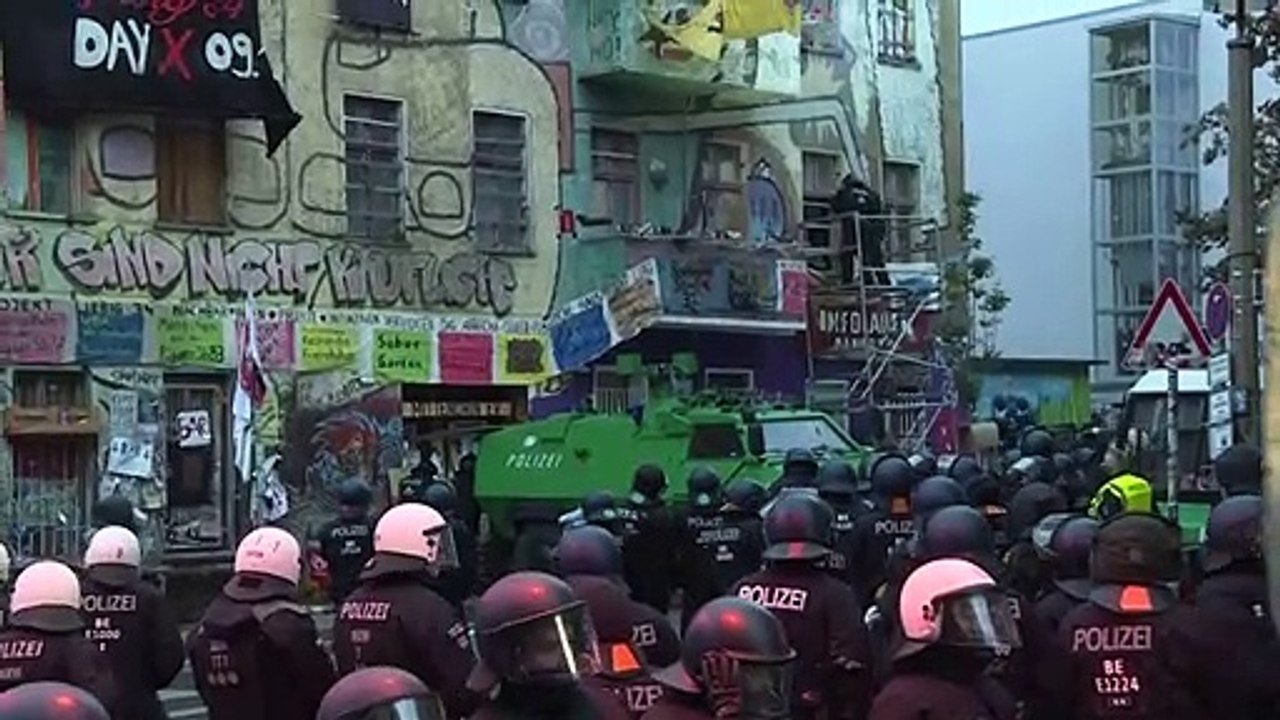 Besetztes Haus in Berlin: Polizei beginnt mit Räumung