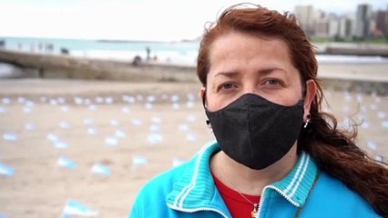 Cientos de banderas en Argentina por los muertos de la pandemia