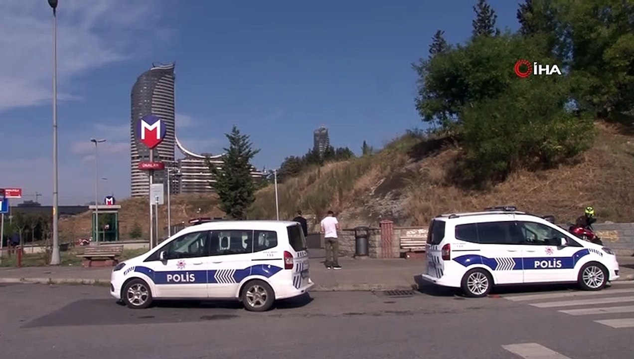 Ünalan metro istasyonunda bir kişi raylara atladı