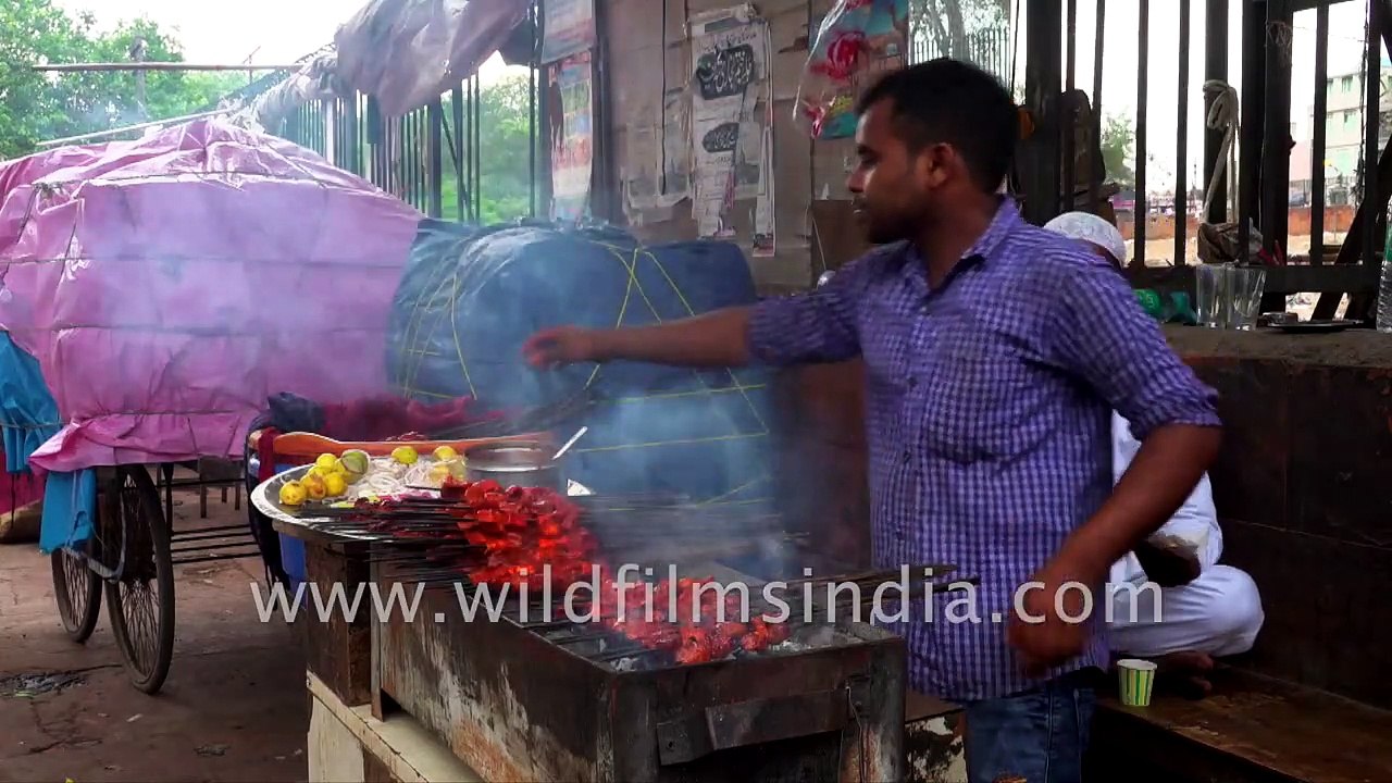 Street food of India | Indian Mughlai cuisine a must try on the streets of Old Delhi