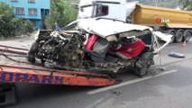 Ağaca çarparak parçalara ayrılan araçtan sağ çıktı- Aracın fırlayan motoru karşı yönden gelen otomobile çarptı, iki kişi yaralandı