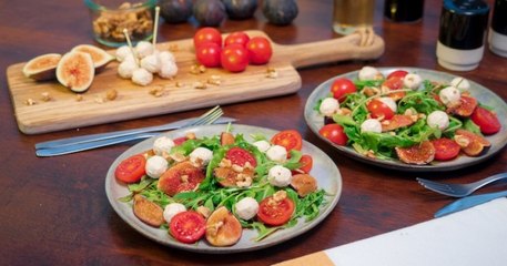 Explorez de nouvelles saveurs avec cette salade de figues aux billes Saint Môret oignons caramélisés