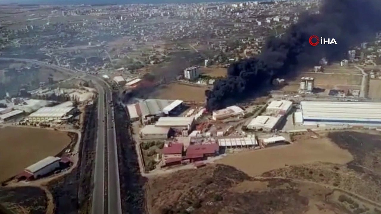 Hatay’daki orman yangını rüzgar nedeniyle kontrol altına alınamıyor