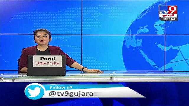 Vadodara_ NSUI workers bang utensils outside collector office with demand of 100% school fee waiver