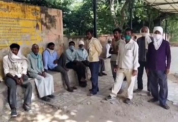 Tải video: सब्जी लेने गए बालक की अज्ञात वाहन की चपेट में आने से हुई मौत