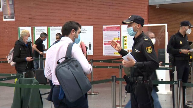 Controles policiales en Atocha ante la afluencia de viajeros