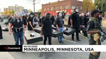 Derek Chauvin elengedése ellen tiltakoztak