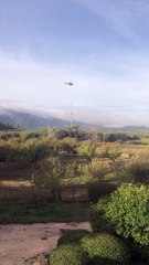 Un hélicoptère démonte 12 mètres de pylône de téléphone à Bonnieux