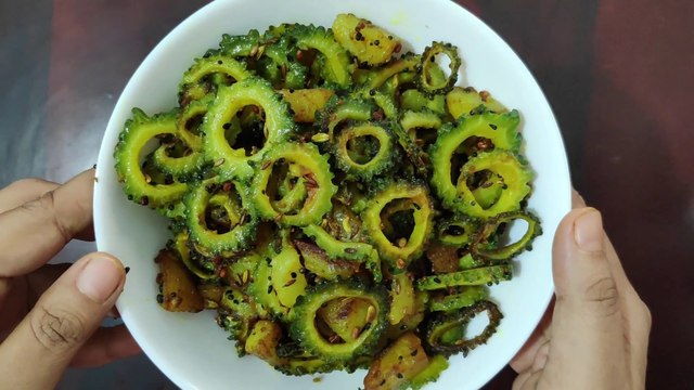Karela Aloo Fry|Karele ki Sabzi|Karela Bhaji|Karela Bhujia|करेले की सब्ज़ी|Bitter Gourd Fry