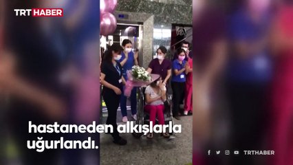 COVID-19'u yenen hemşire alkışlarla taburcu edildi
