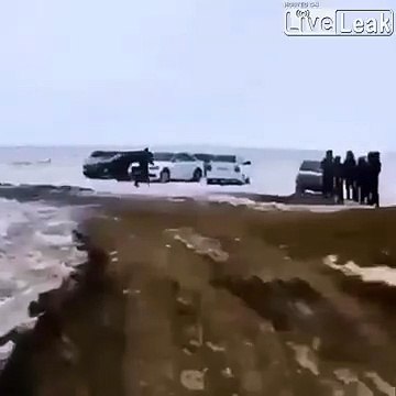 Un cascadeur tente quelque chose de complètement fou