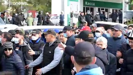 Το Κιργιστάν «κυλάει» στο χάος - Διαδηλώσεις και βίαια επεισόδια