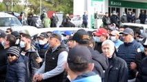 Kirghizistan nel caos: coprifuoco e carri armati in strada, arrestato ex Presidente