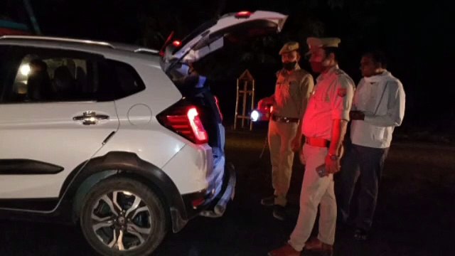 आगामी त्योहारों को लेकर पुलिस ने वाहनों की ली गंभीरता से तलाशी