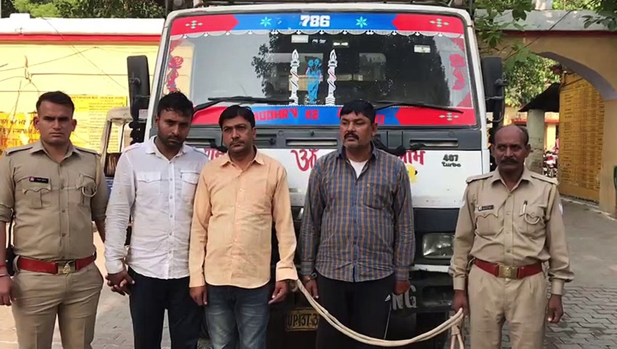 अंतर्जनपदीय तीन शराब तस्करों को पुलिस ने किया ग...