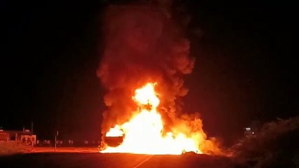दो ट्रेलर की आमने-सामने भिड़ंत होने से लगी आग, एक ट्रेलर में भरा था रिफाइण्ड ऑयल
