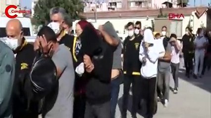 Swinger partisine katılan su tesisatçısı, kendisini diş hekimi olarak tanıtıp çiftleri dolandırmış