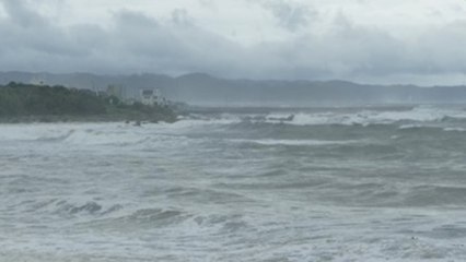 Lluvias torrenciales y vuelos cancelados en Japón por el tifón Chan-hom