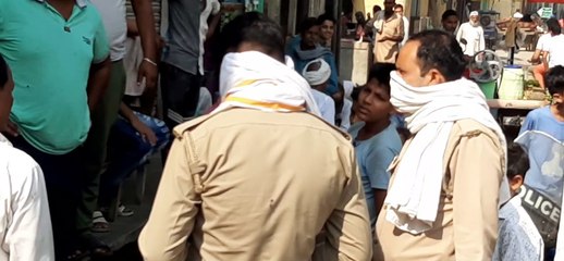 कांधला: विद्युत पोल में करंट आने से बंद कर घायल मोहल्ले वासियों का हंगामा