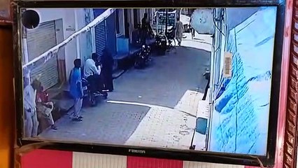 महंत बजरंग मुनि की दबंगई आई सामने, मामूली विवाद में एक युवक को जमकर पीटा
