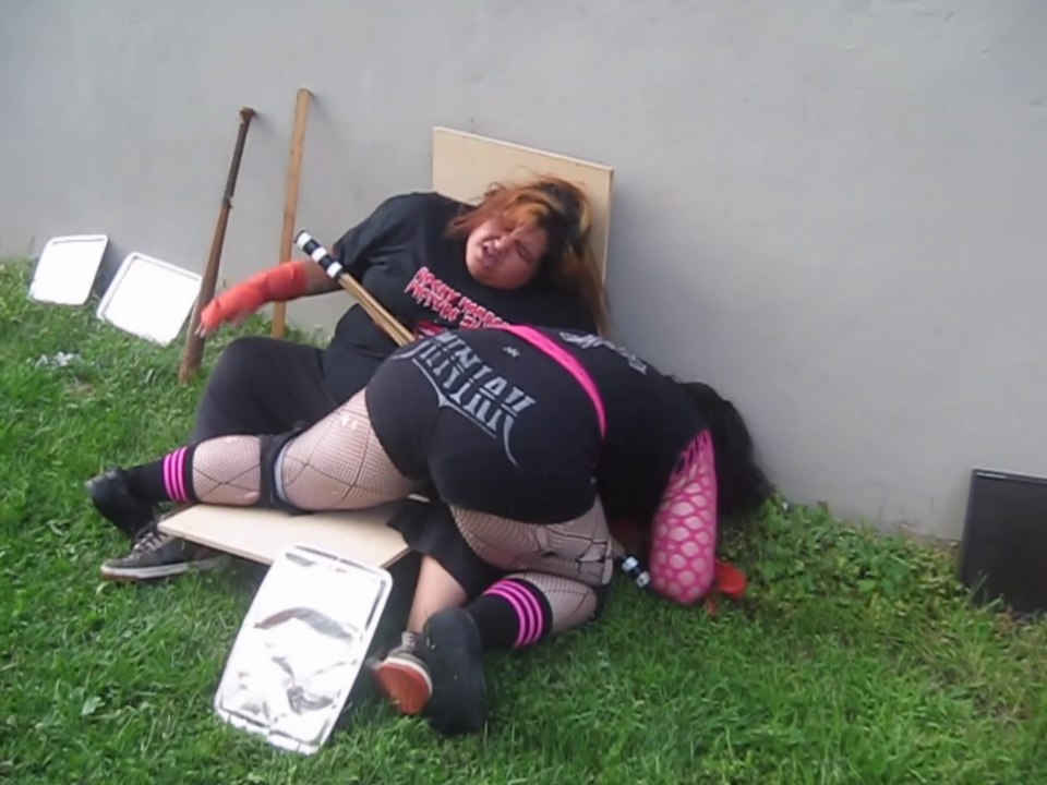 Women's Backyard Wrestling Match - Miniak (c) VS Eliza Raven {CHW Championship}