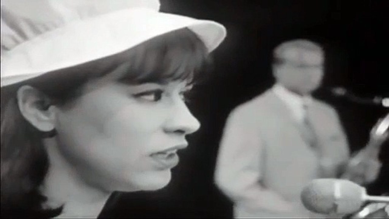 ASTRUD GILBERTO - Girl From Ipanema