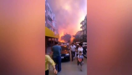 Hatay'da korkunç görüntüler! Yangın yeniden yerleşim yerlerine sıçradı