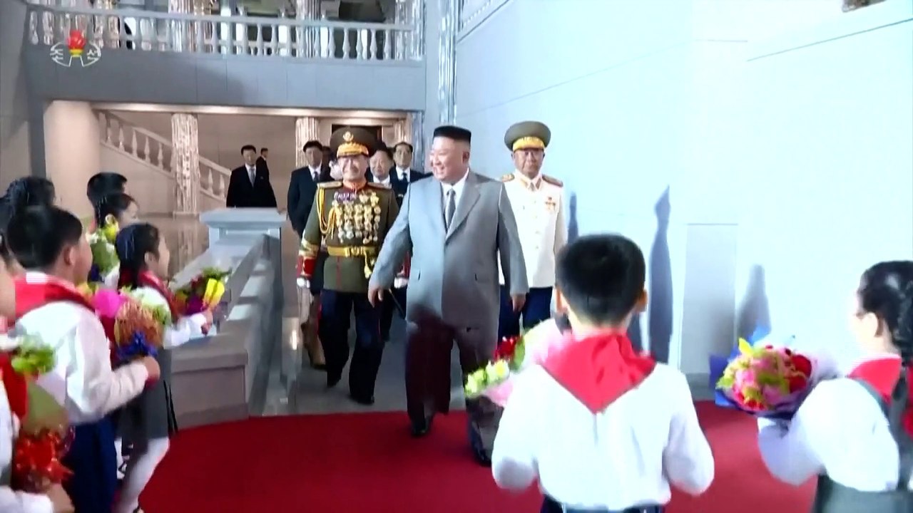 Zum 75. Parteijubiläum: Militärparade mit neuer Interkontinentalrakete