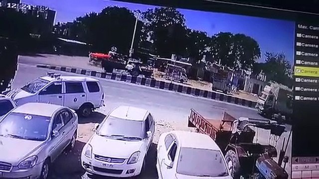 तेज रफ्तार ट्रैक्टर ने दंपत्ती को कुचला, मौत