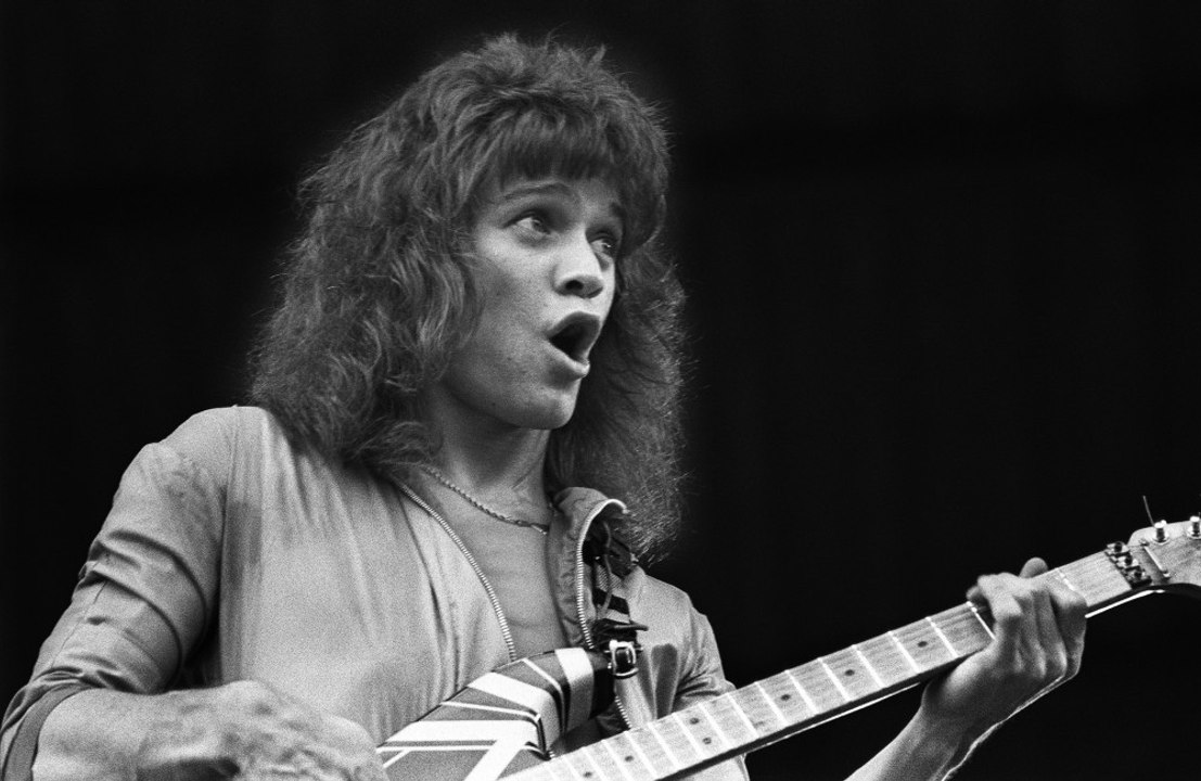 Mötley Crüe and Metallica have led the tributes to Eddie Van Halen.