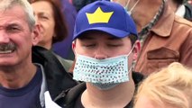 No mask in piazza contro restrizioni e mascherine. Manifestazioni a Varsavia, Londra e Roma