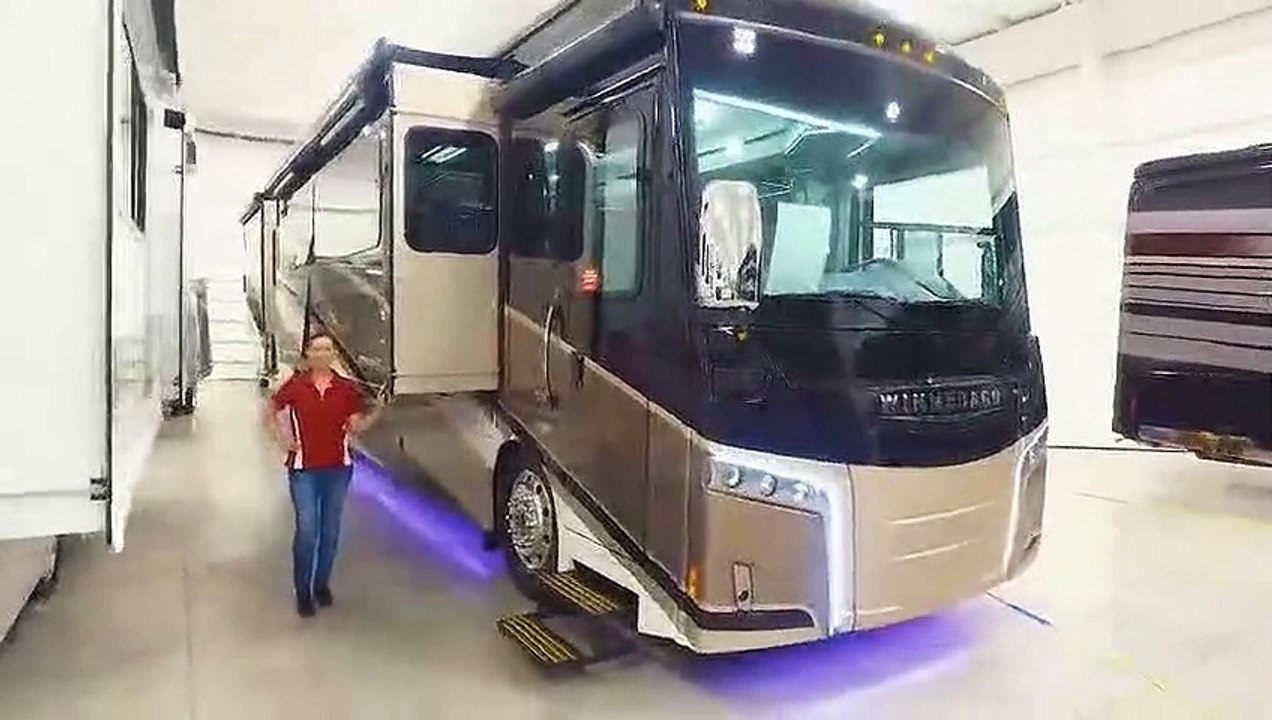 2020_China_New_Technology_Bus__Winnebago-Horizon-42Q(480p)