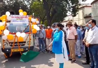 विश्व मानसिक दिवस पर वाहन को हरी झंडी दिखाकर किया गया रवाना