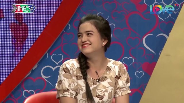 Gặp gái xinh, chàng thiếu úy NHÚT NHÁT chẳng biết làm gì...chỉ biết HÔN BMHH