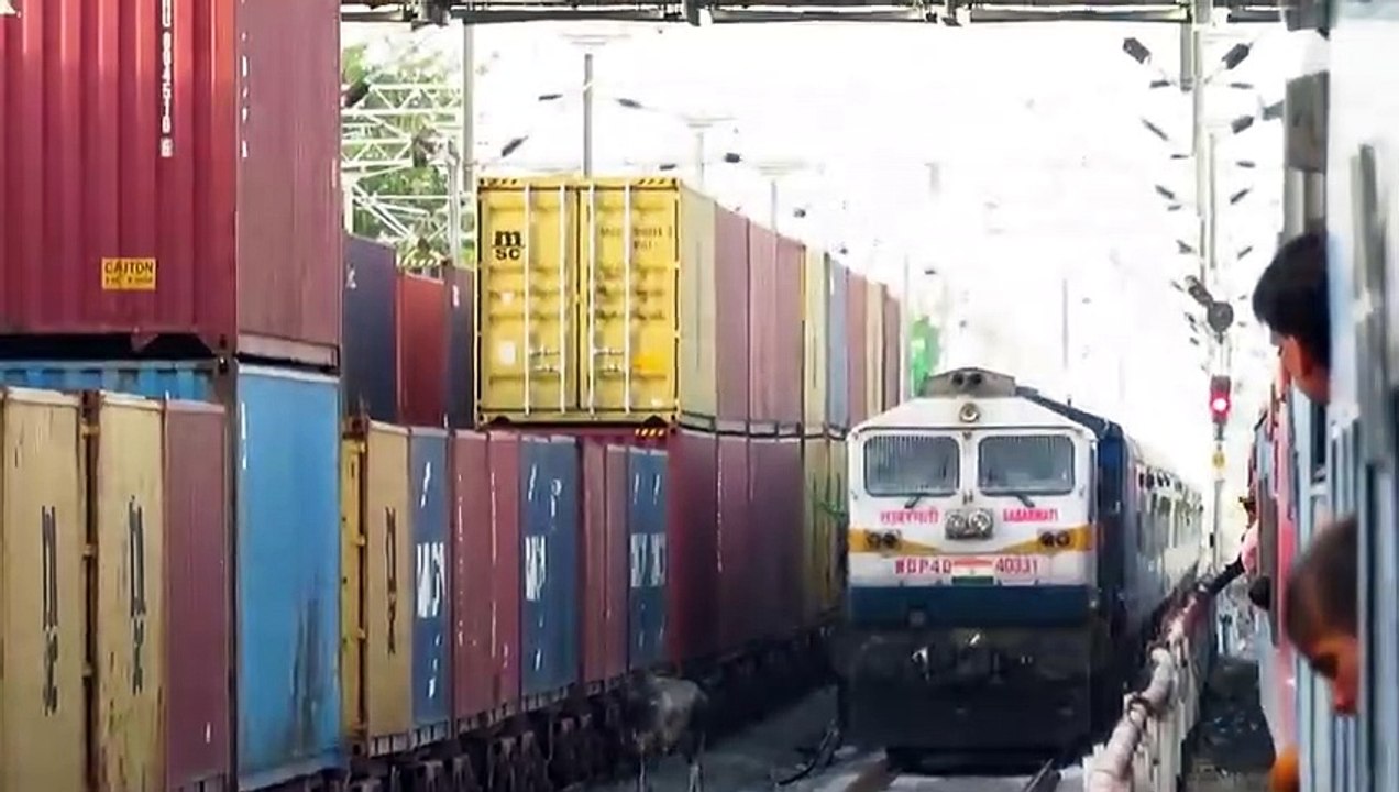 Alert loco-pilot rescues a cow | BGKT BDTS Humsafar skipping Marwar Junction..