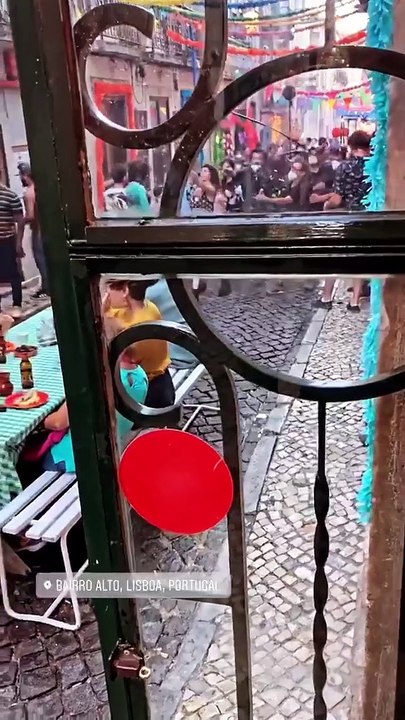Úrsula Corberó y Miguel Ángel Silvestre en el rodaje de la serie 'La casa de papel'