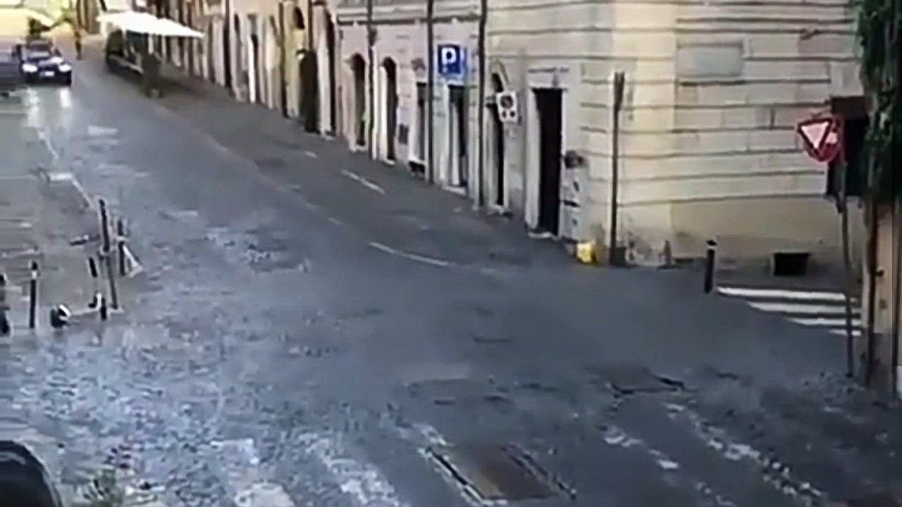 Tom Cruise suited a new car chasing scene of Mission Impossible 7 in the streets of Rome