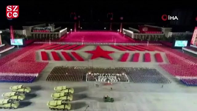 Kuzey Kore'de İşçi Partisi'nin 75. kuruluş yıldönümü için askeri geçit töreni