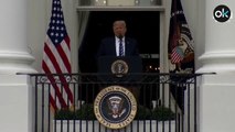 Donald Trump reaparece en el balcón de la Casa Blanca