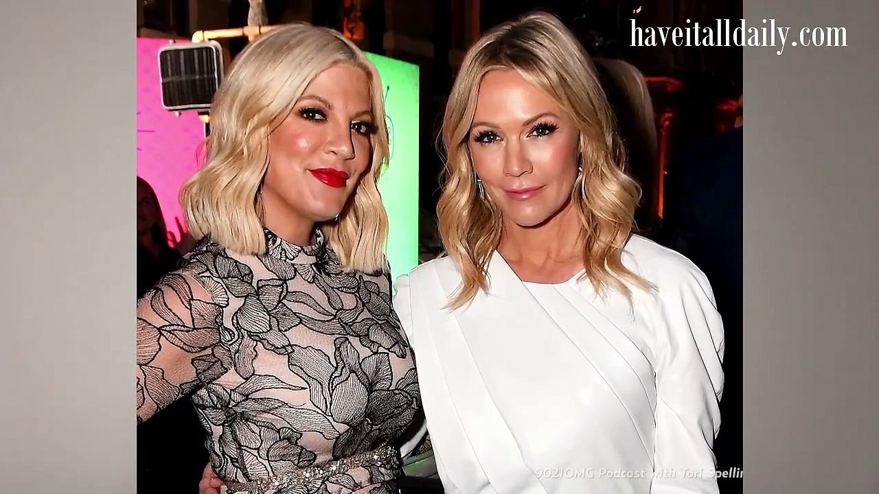 Tori Spelling and Jennie Garth react to Jessica Alba's claim she wasn't allowed to make eye contact