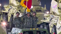 北, 한밤 중 열병식 개최...ICBM 등 신형무기 대거 공개 / YTN