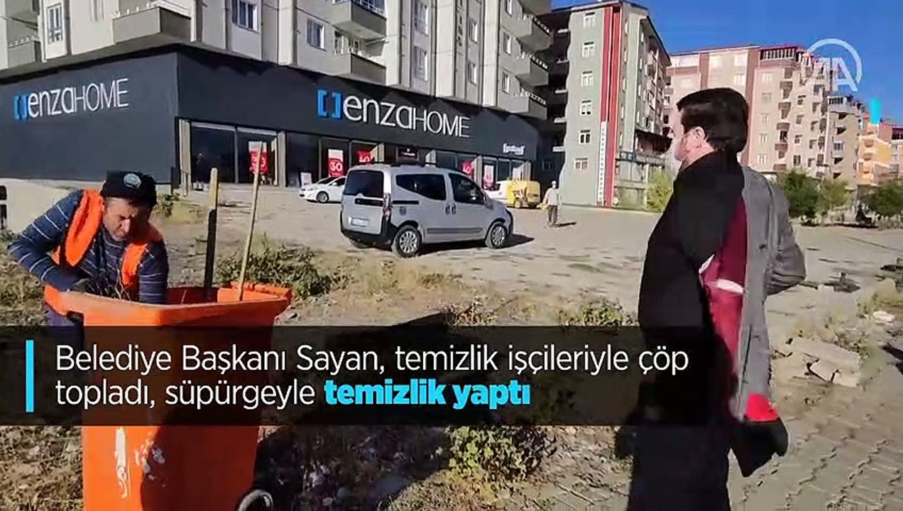 Belediye Başkanı Sayan, temizlik işçileriyle çö...