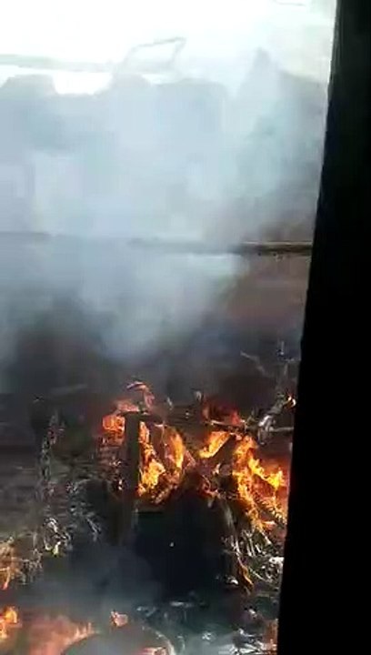 महिदपुर के पाडल्या गांव में गैस की टंकी फटने से ग्रामीण का घर जलकर हुआ खाक