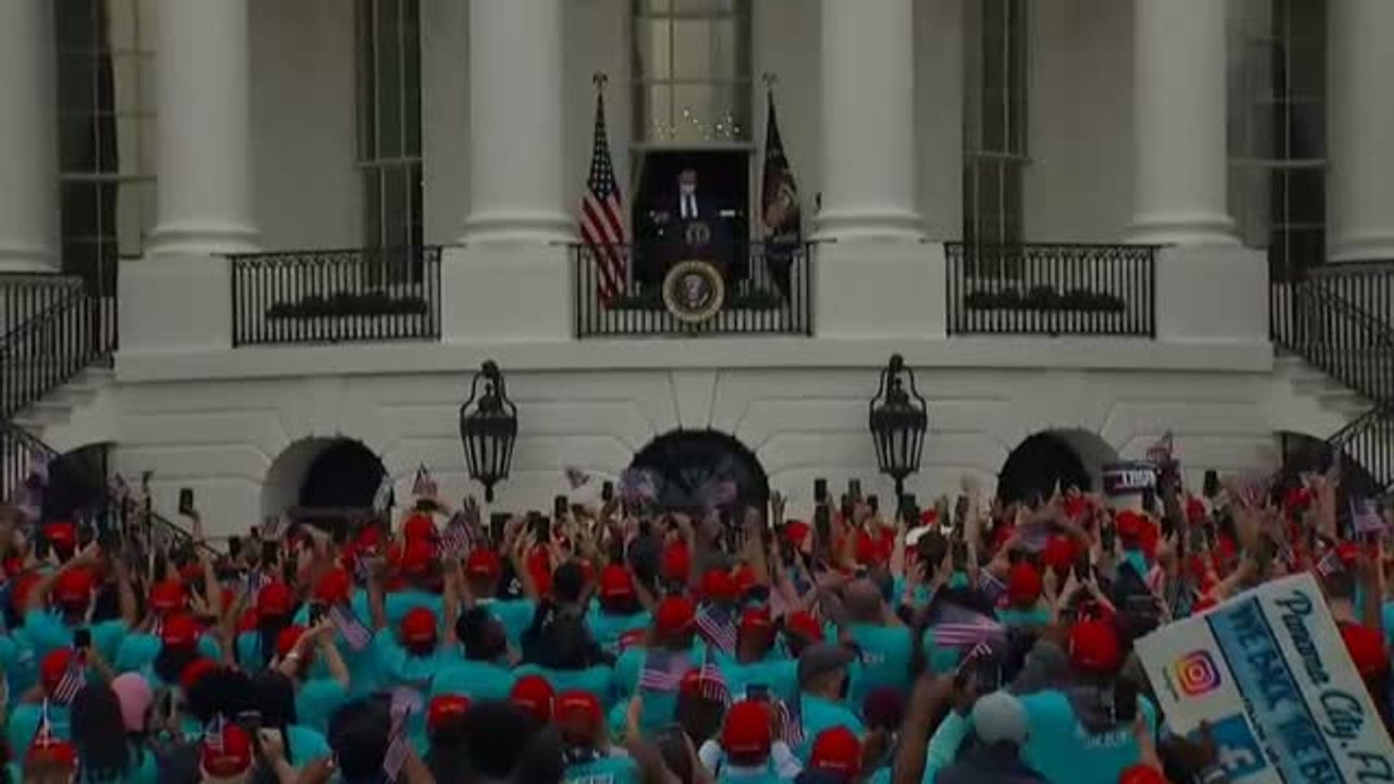 Trump reaparece tras superar la COVID-19 sin mascarilla y sin distancia social