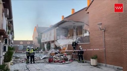 Aparatosa explosión sin víctimas en una casa de San Martín de la Vega en Madrid