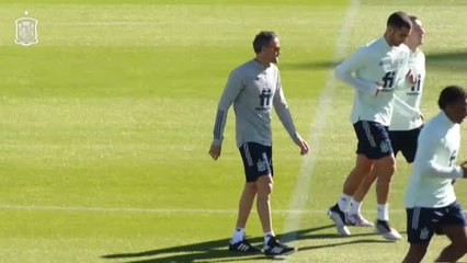 La selección se ejercita tras la victoria frente a Suiza