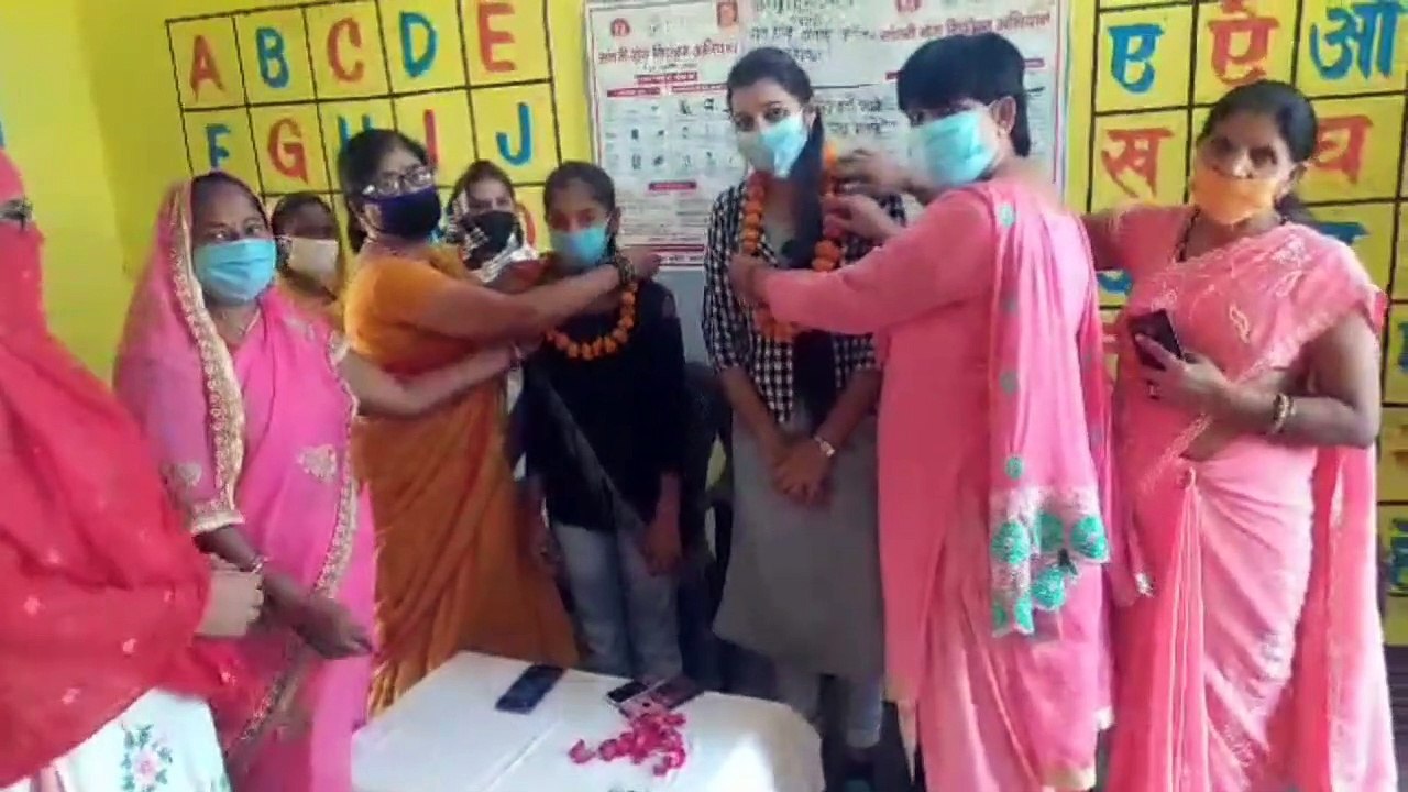 अंतरराष्ट्रीय बालिका दिवस के मौके पर आंगनवाड़ी कार्यालय पर बेटियों को किया गया सम्मानित