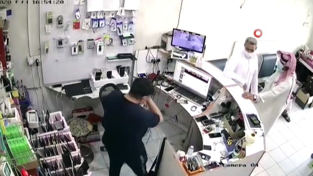 - Cep telefonu bataryası bomba gibi patladı