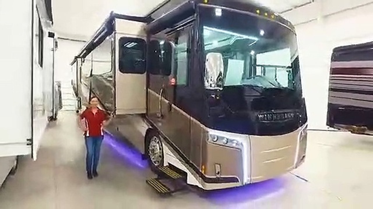 2020_China_New_Technology_Bus__Winnebago-Horizon-42Q(480p)