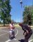 Un jeune basketteur défie un policier beaucoup trop chaud !